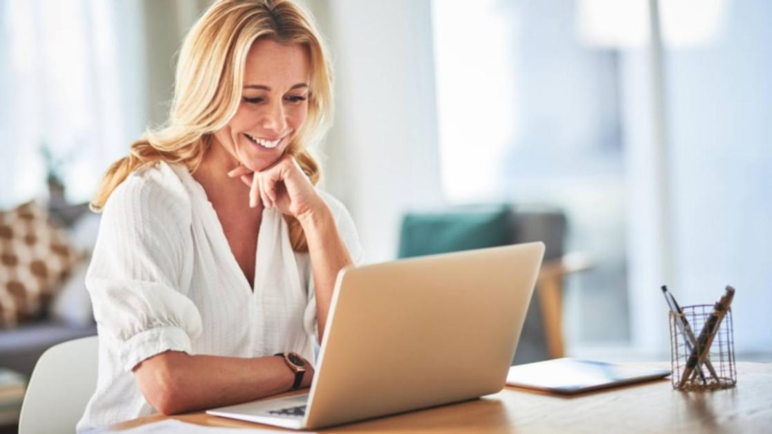 Instructor demonstrating practical expense tracking methods using real-world examples