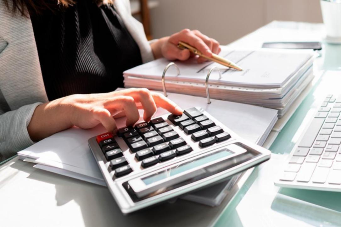 Active engagement methods for online finance courses